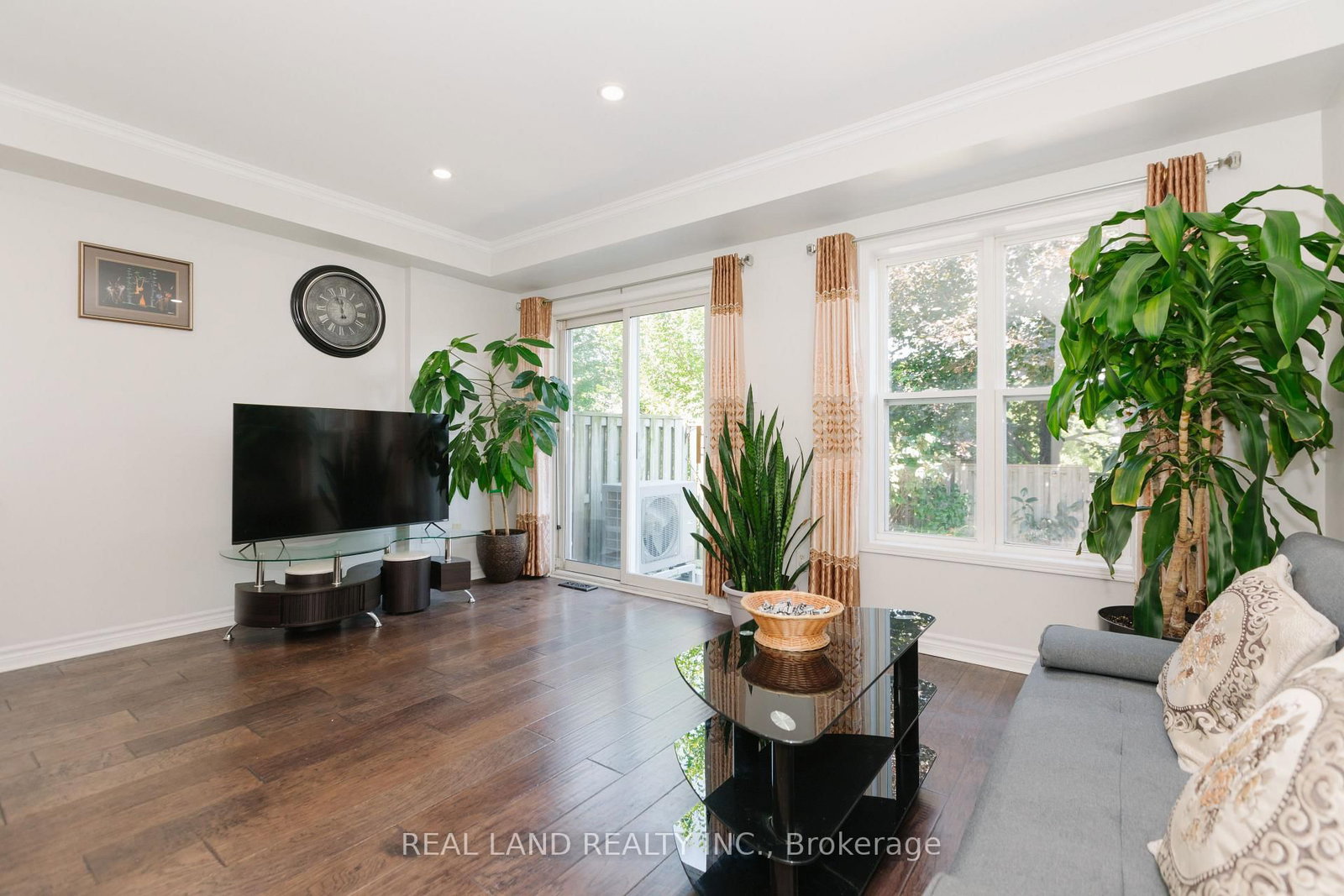 697 Limpert Terrace • Newmarket, ON photo 11