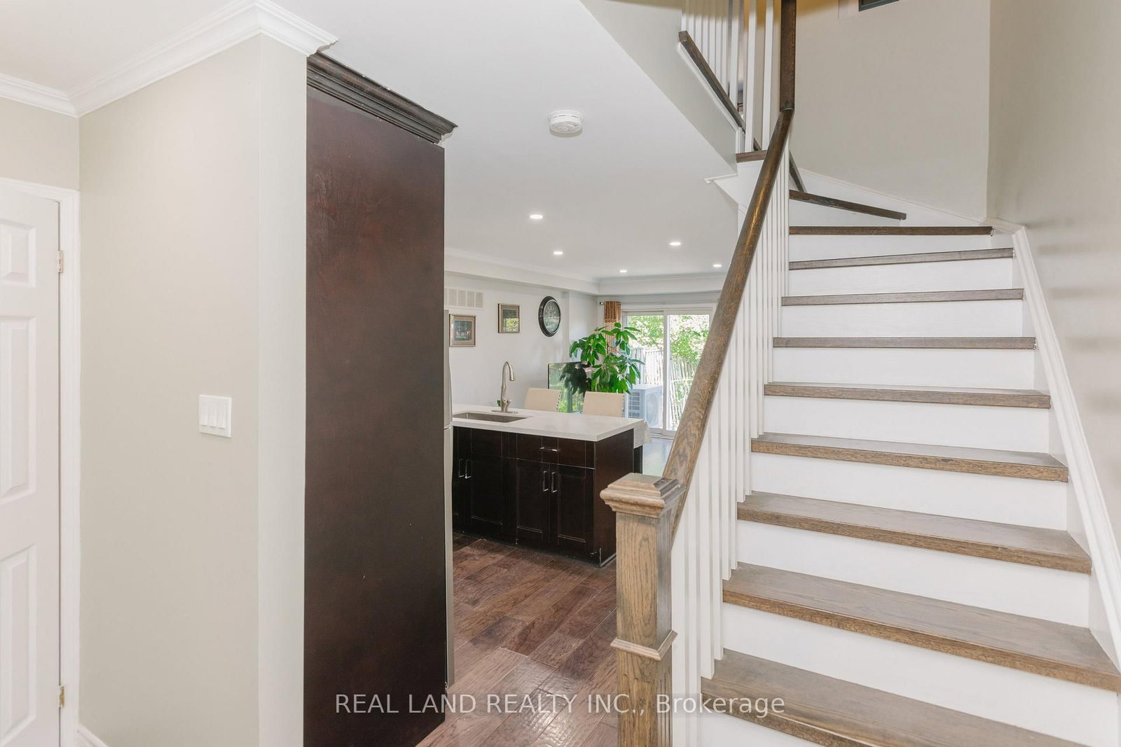 697 Limpert Terrace • Newmarket, ON photo 14