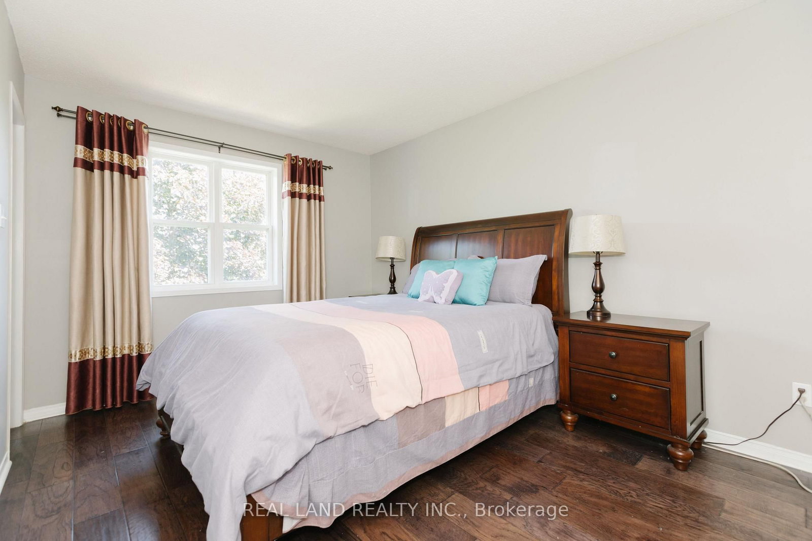 697 Limpert Terrace • Newmarket, ON photo 15