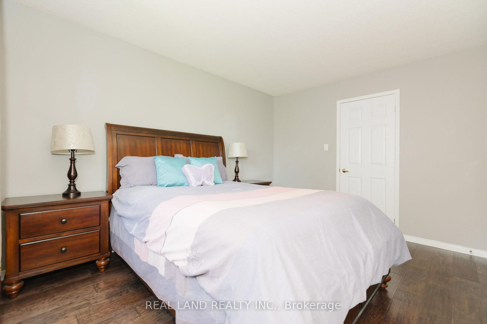 697 Limpert Terrace • Newmarket, ON photo 16