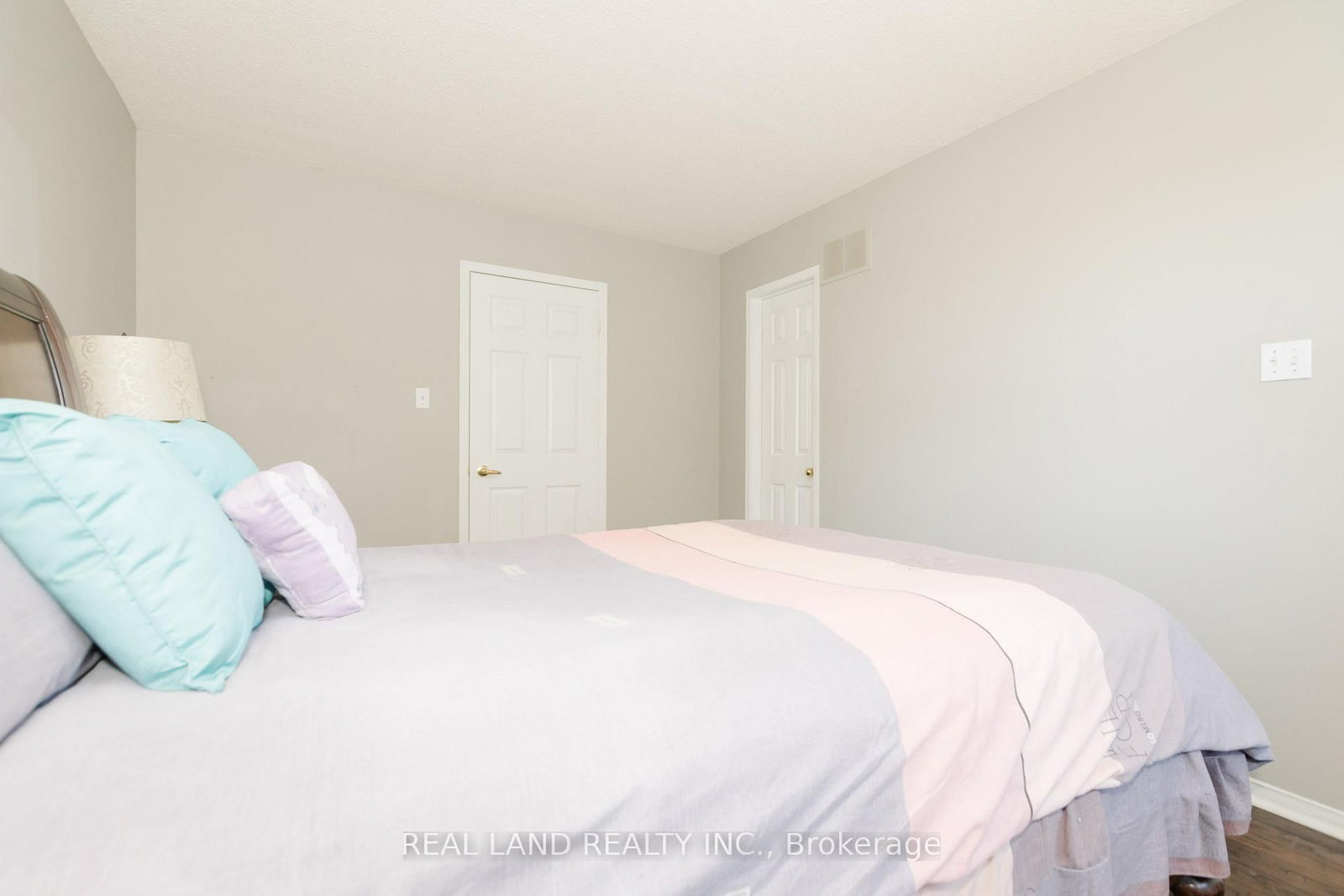 697 Limpert Terrace • Newmarket, ON photo 17