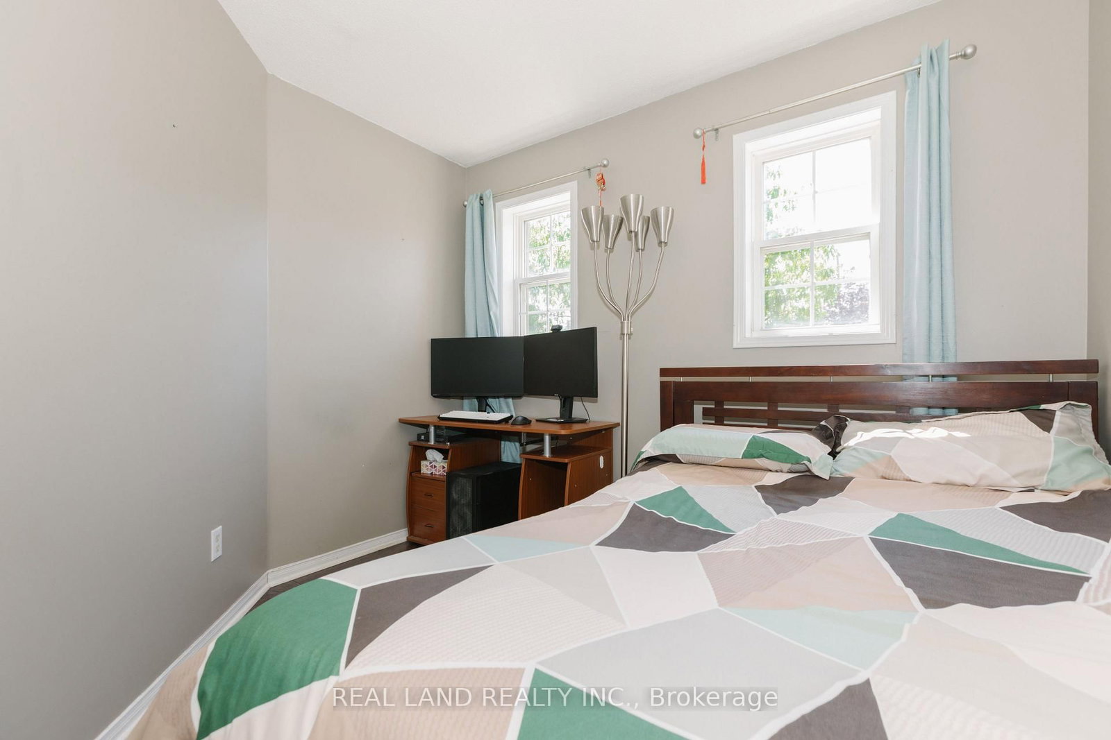 697 Limpert Terrace • Newmarket, ON photo 23