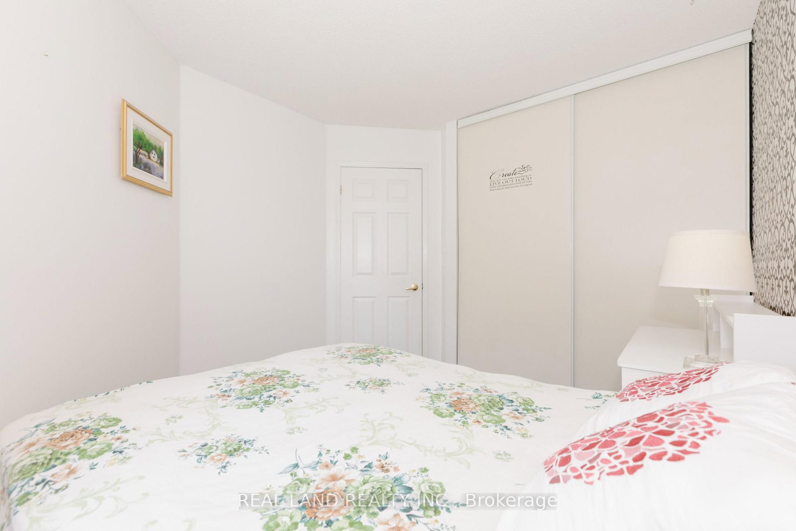 697 Limpert Terrace • Newmarket, ON photo 26