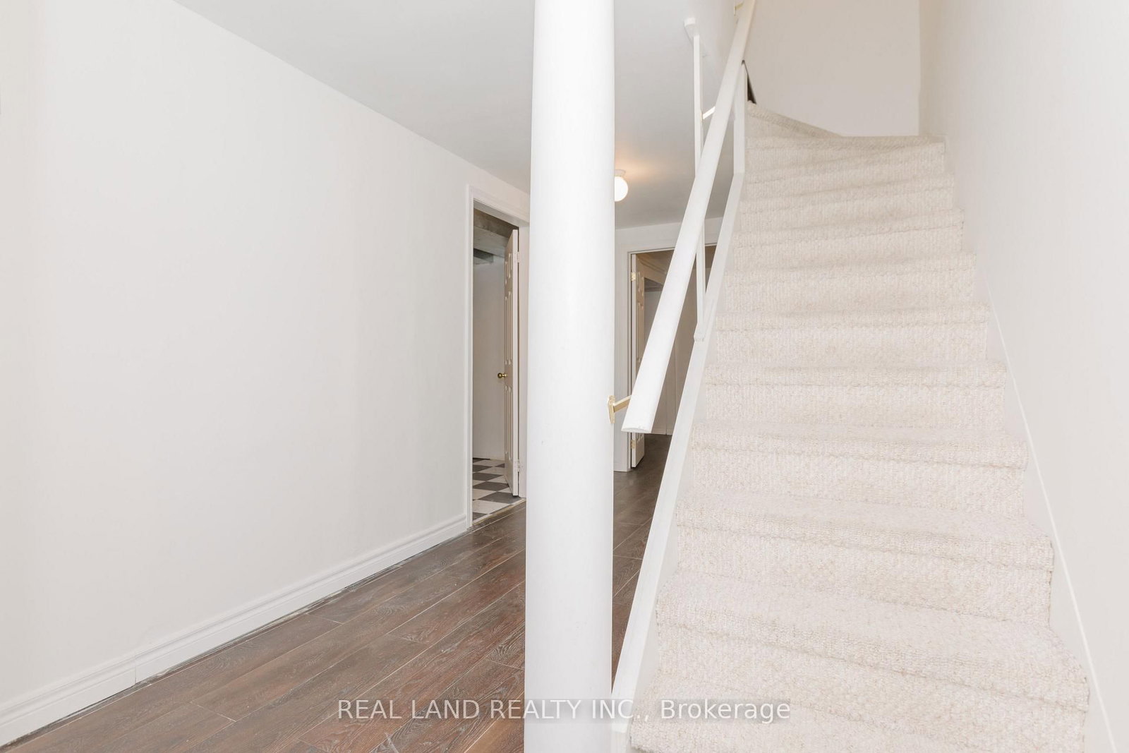 697 Limpert Terrace • Newmarket, ON photo 29