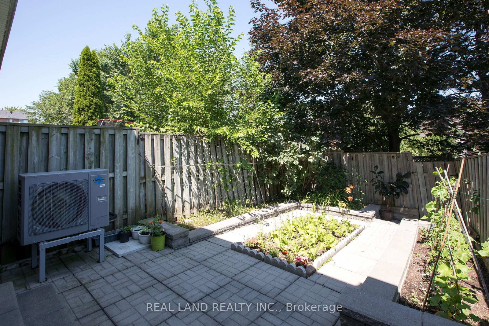 697 Limpert Terrace • Newmarket, ON photo 34