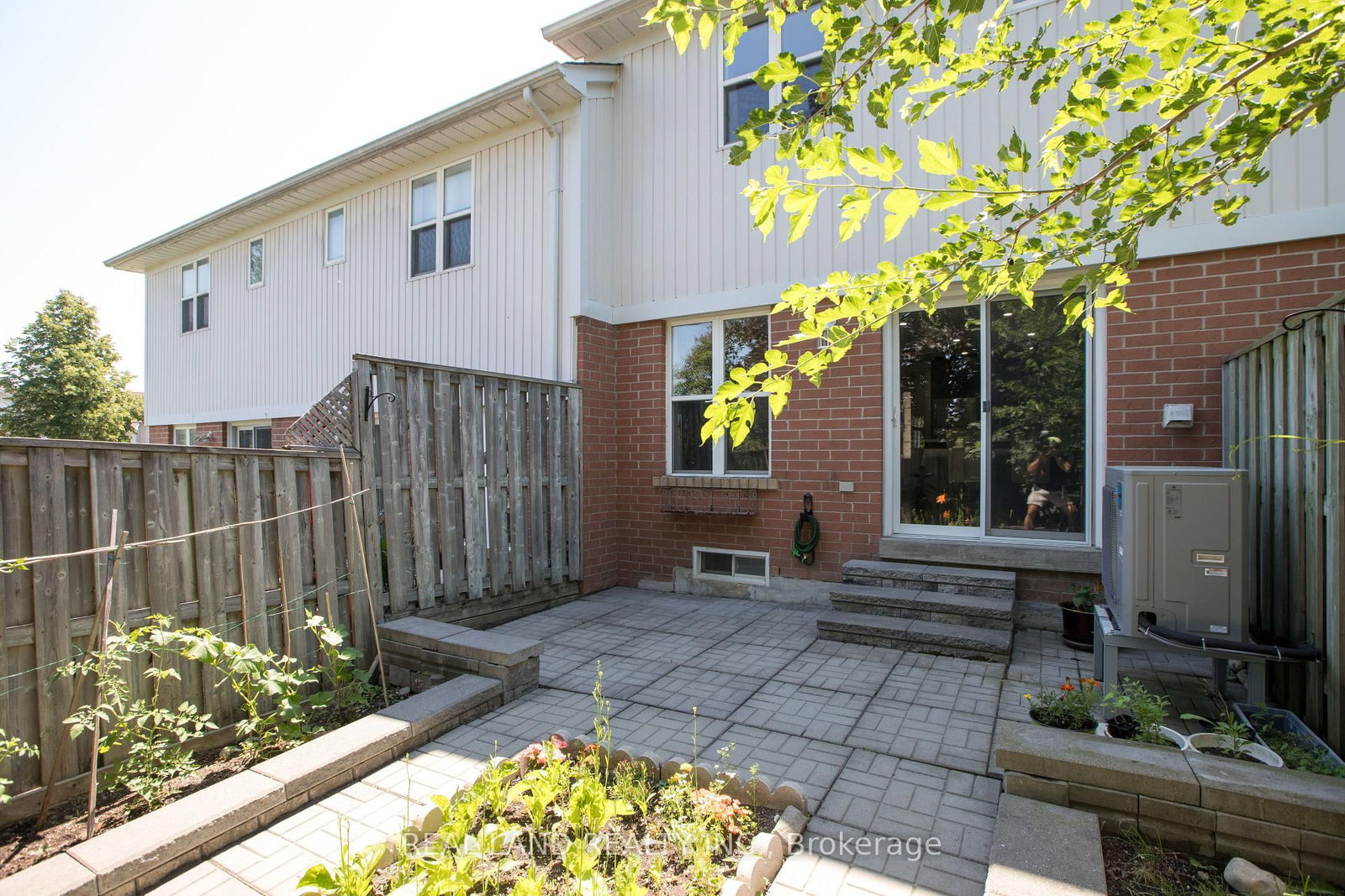697 Limpert Terrace • Newmarket, ON photo 36