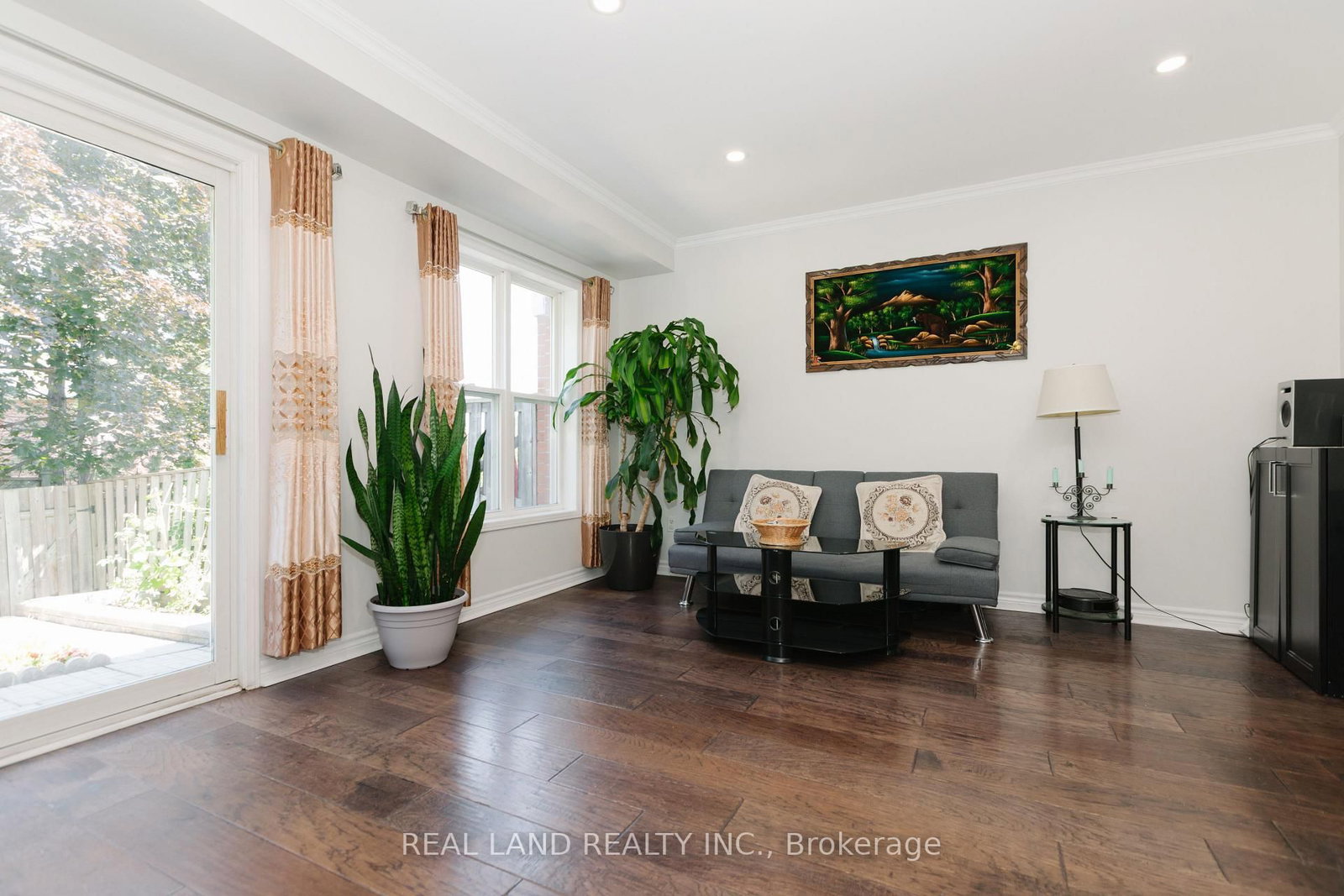 697 Limpert Terrace • Newmarket, ON photo 7