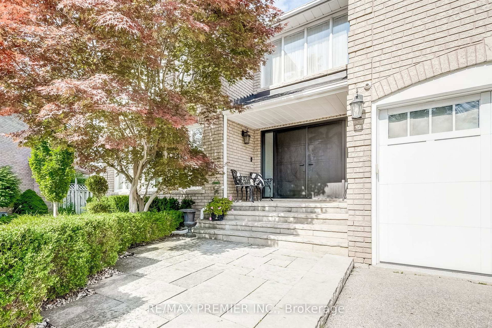 298 Castlehill Road • Vaughan, ON photo 2