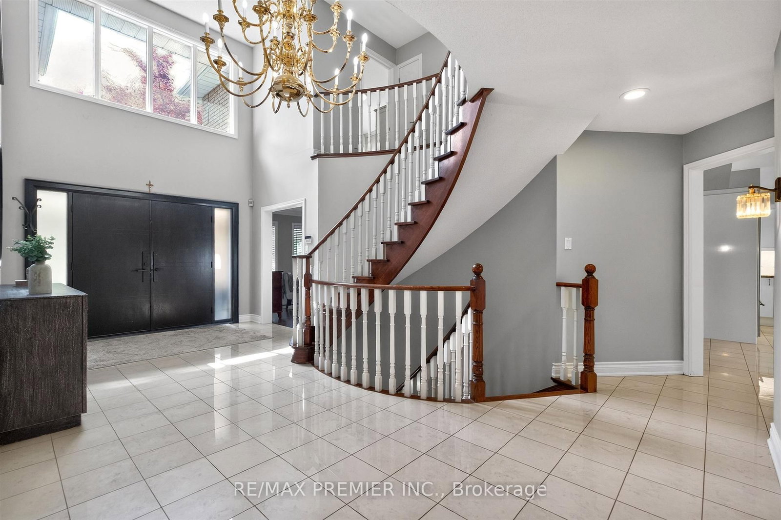 298 Castlehill Road • Vaughan, ON photo 4