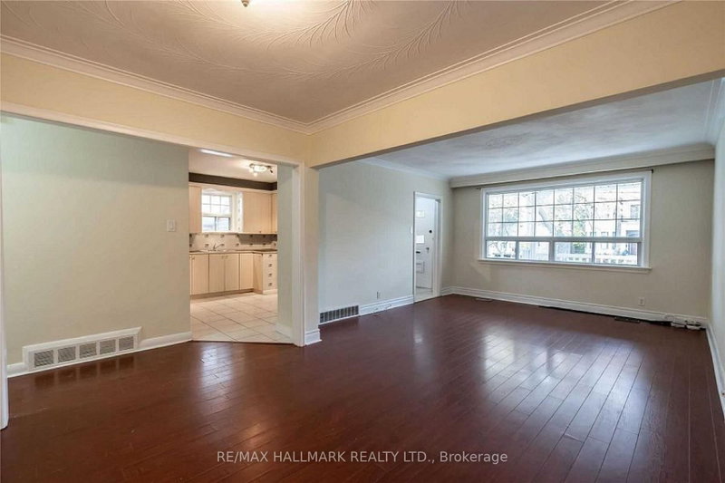 226 Lawrence Ave photo 4