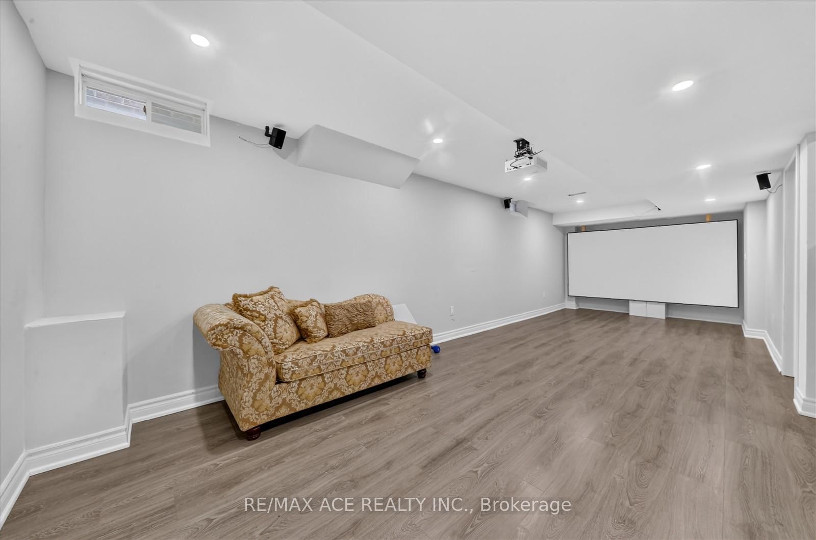 10 Andreeta Drive • Vaughan, ON photo 39