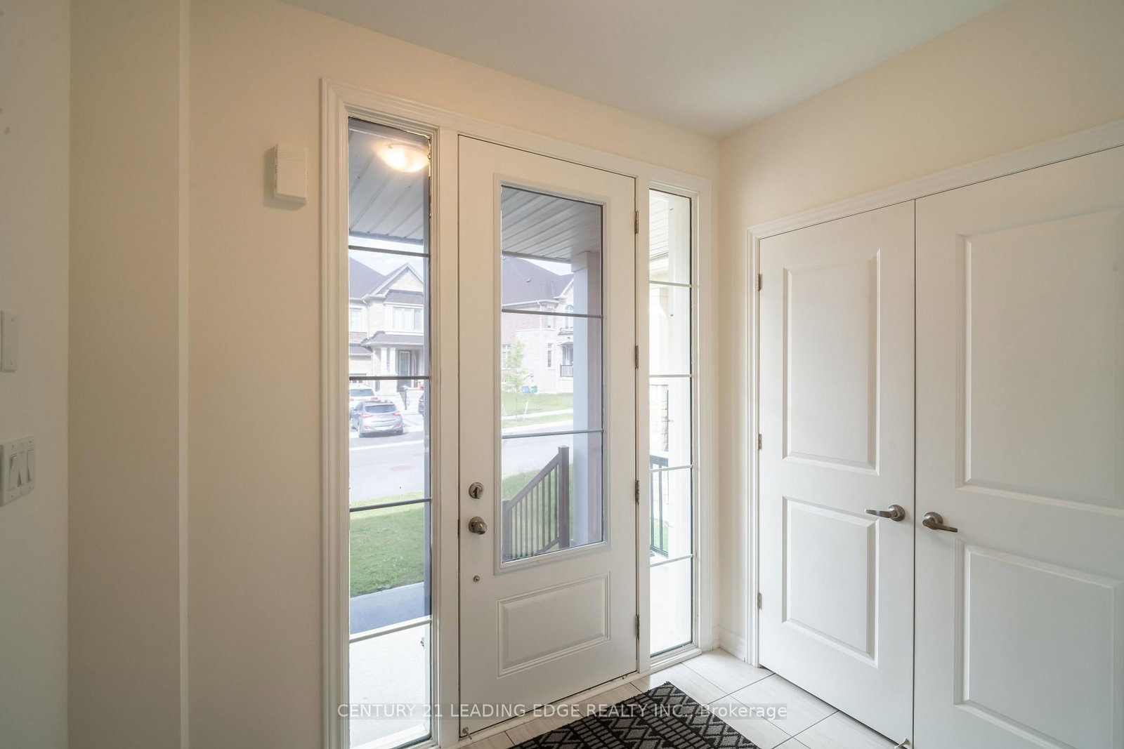 103 KENTLEDGE Avenue • East Gwillimbury, ON photo 1