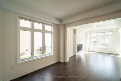 103 KENTLEDGE Avenue • East Gwillimbury, ON photo 9