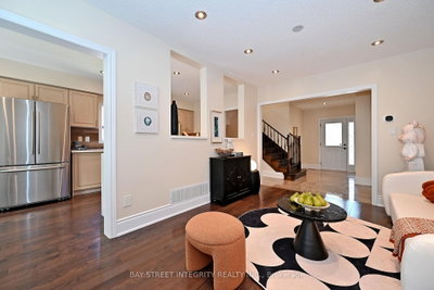 95 Alpine Crescent • Richmond Hill, ON photo 9