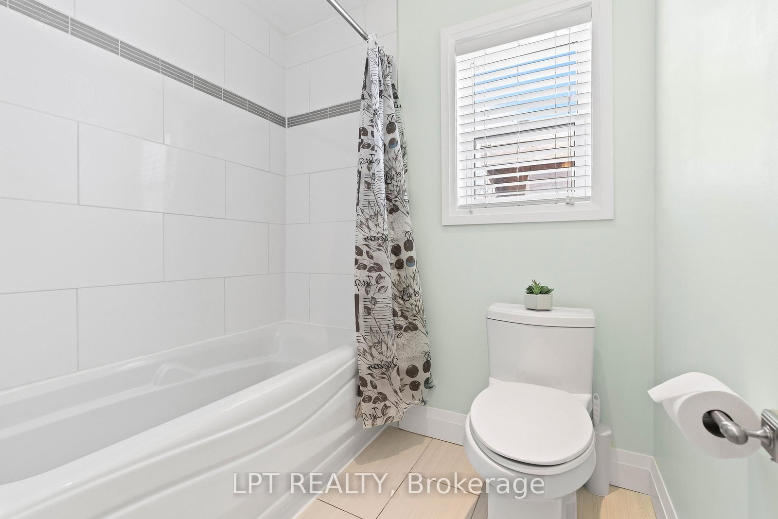 818 Poplar Avenue • Georgina, ON photo 21