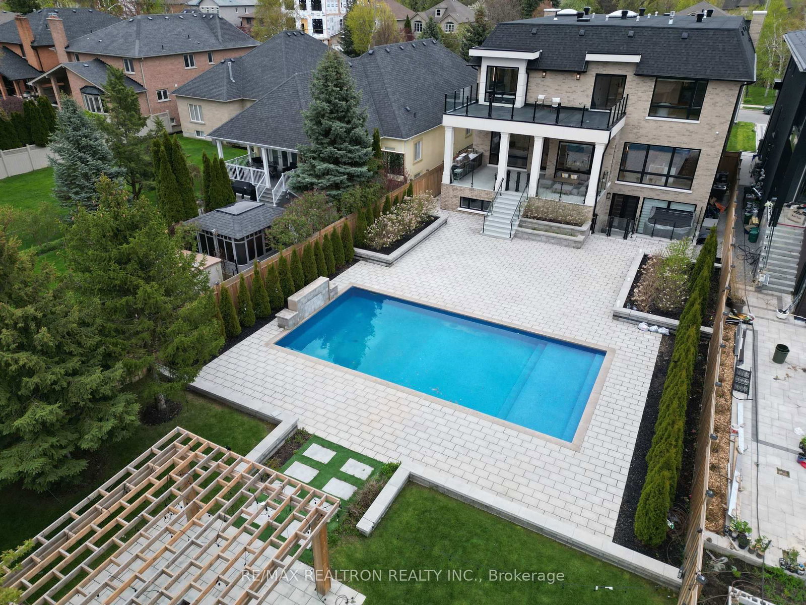 116 OAK Avenue • Richmond Hill, ON photo 4