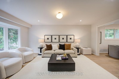 31 Spanhouse Crescent • Markham, ON photo 4