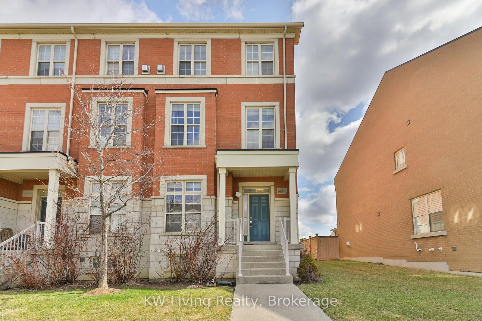 10373 Woodbine Avenue • Markham, ON photo 2