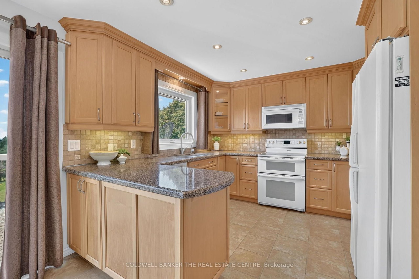 16 Hi View Drive • East Gwillimbury, ON photo 11