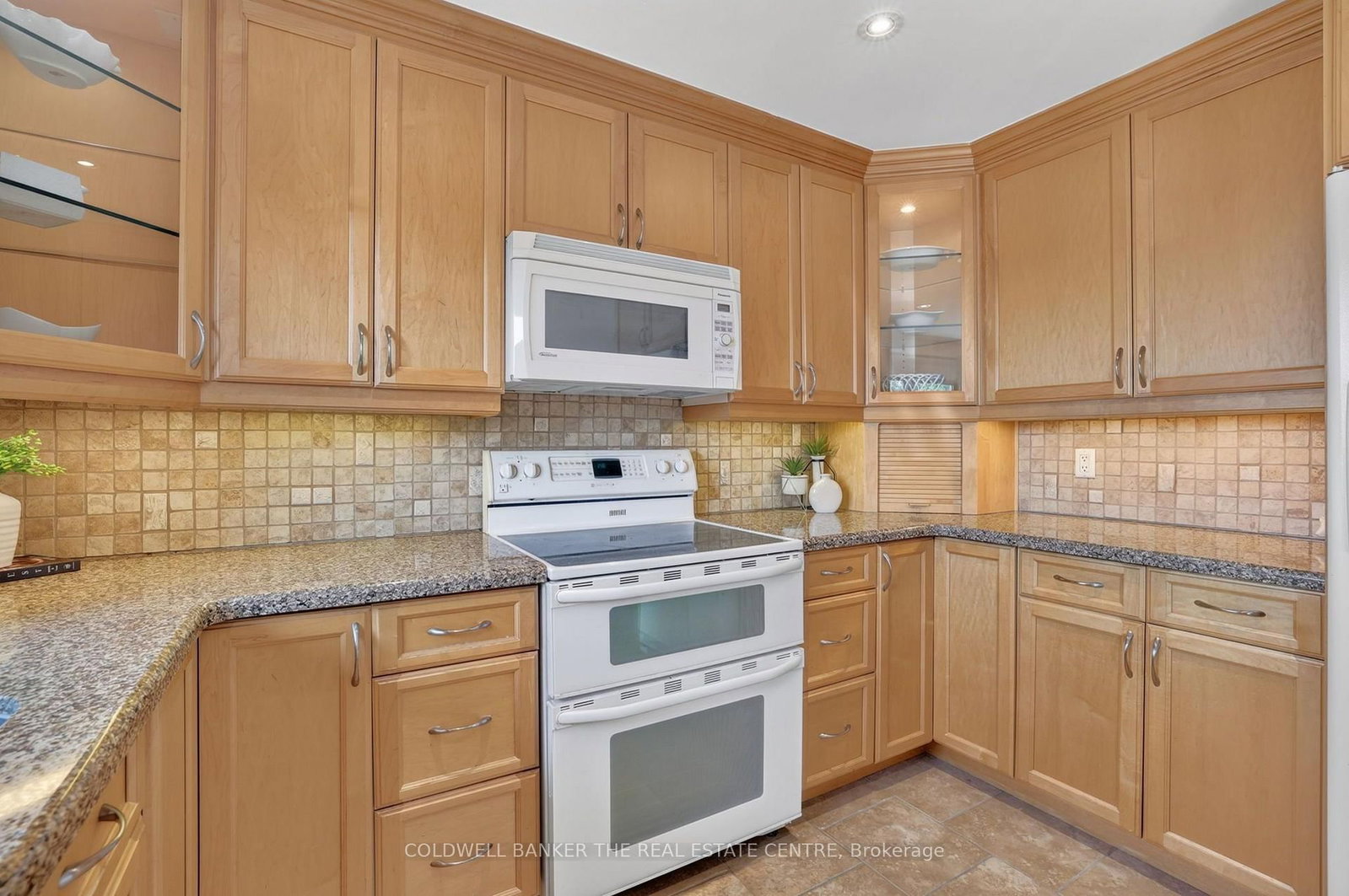 16 Hi View Drive • East Gwillimbury, ON photo 13