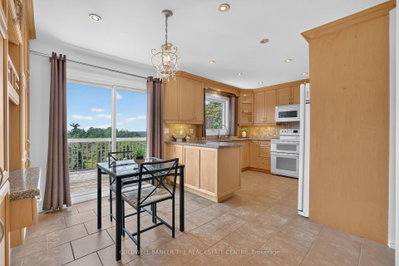 16 Hi View Drive • East Gwillimbury, ON photo 8