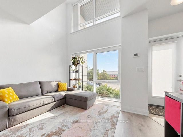 Th114 - 12 Woodstream Boulevard, Vaughan 3