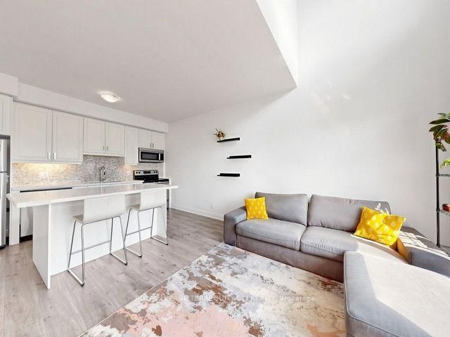 Th114 - 12 Woodstream Boulevard, Vaughan 5