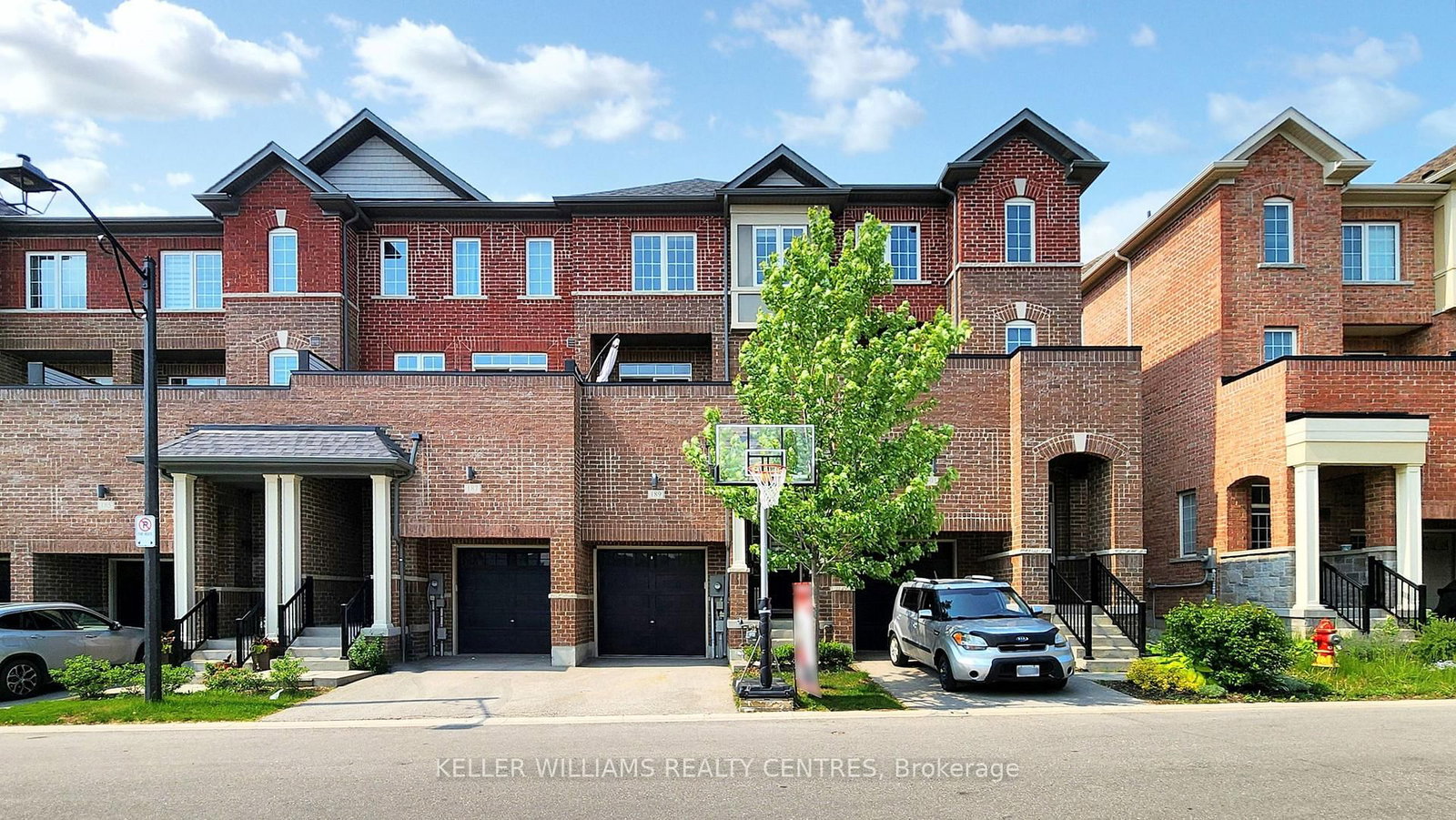189 Harding Park Street • Newmarket, ON photo 2