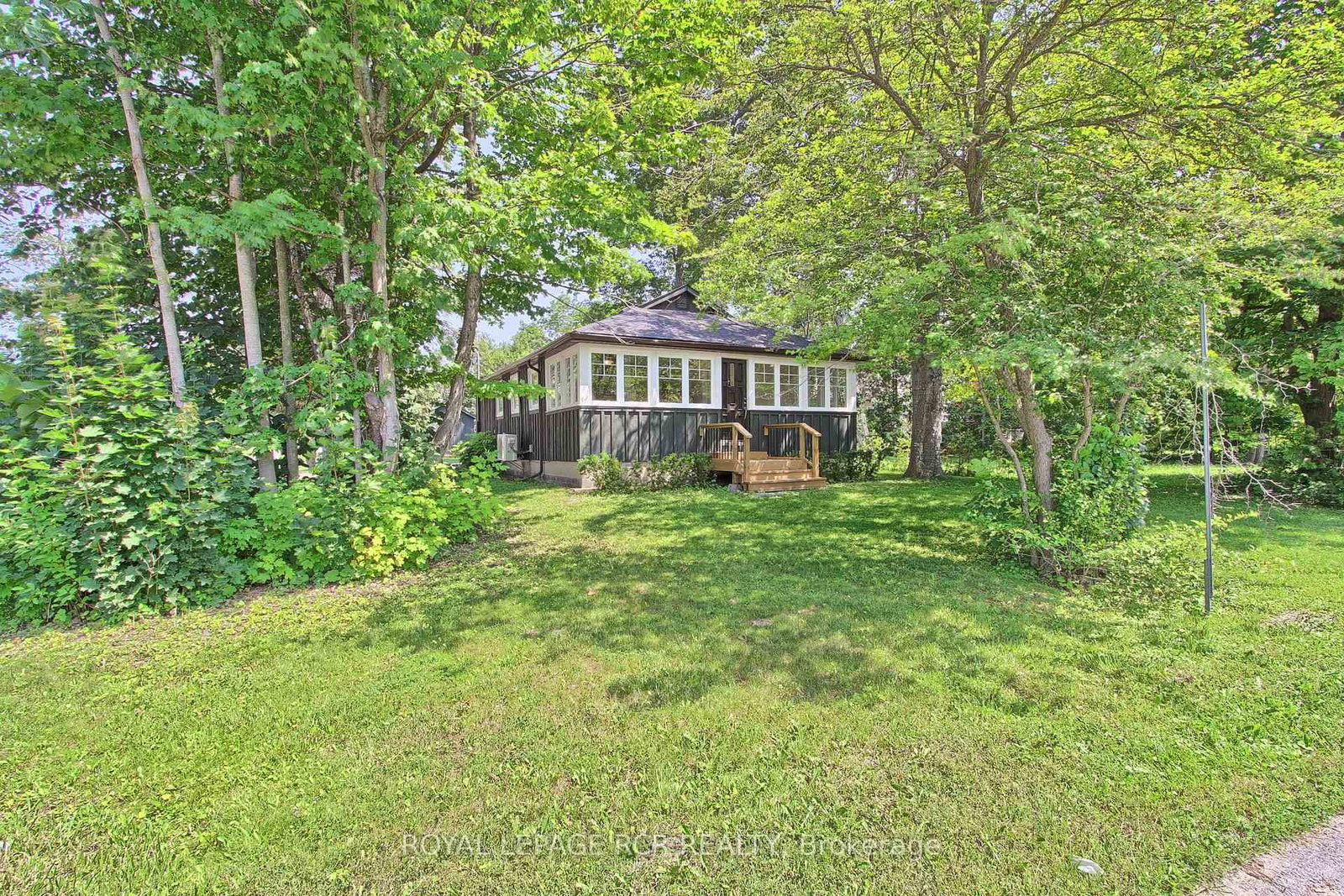 3967 Algonquin Avenue • Innisfil, ON photo 4