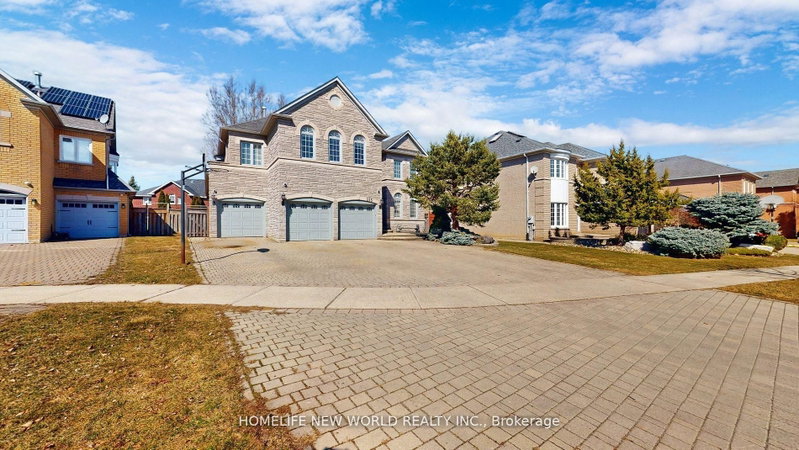 115 Golden Tulip Crescent