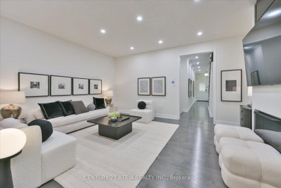 94 Merton Street • Richmond Hill, ON photo 8