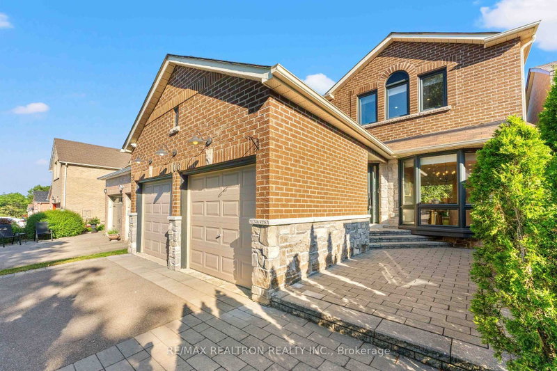 106 Roseborough Crescent