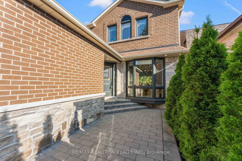 106 Roseborough Crescent