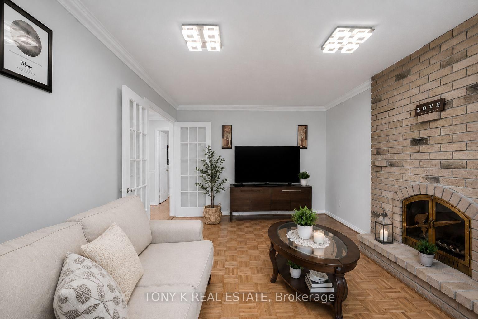 515 London Road • Newmarket, ON photo 2