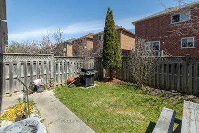 43 Waterton Crescent • Richmond Hill, ON