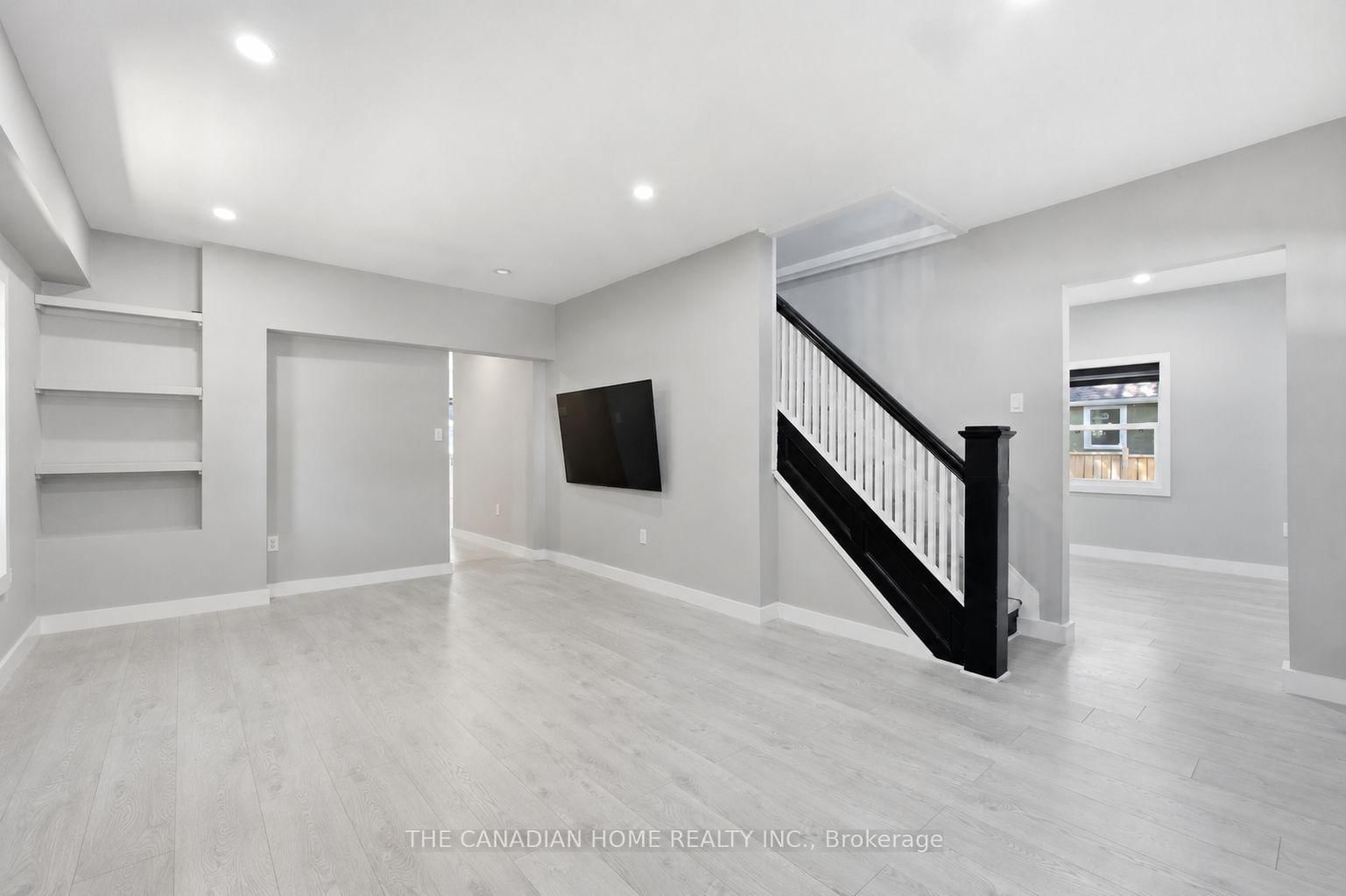 179 Church Street • Georgina, ON photo 3