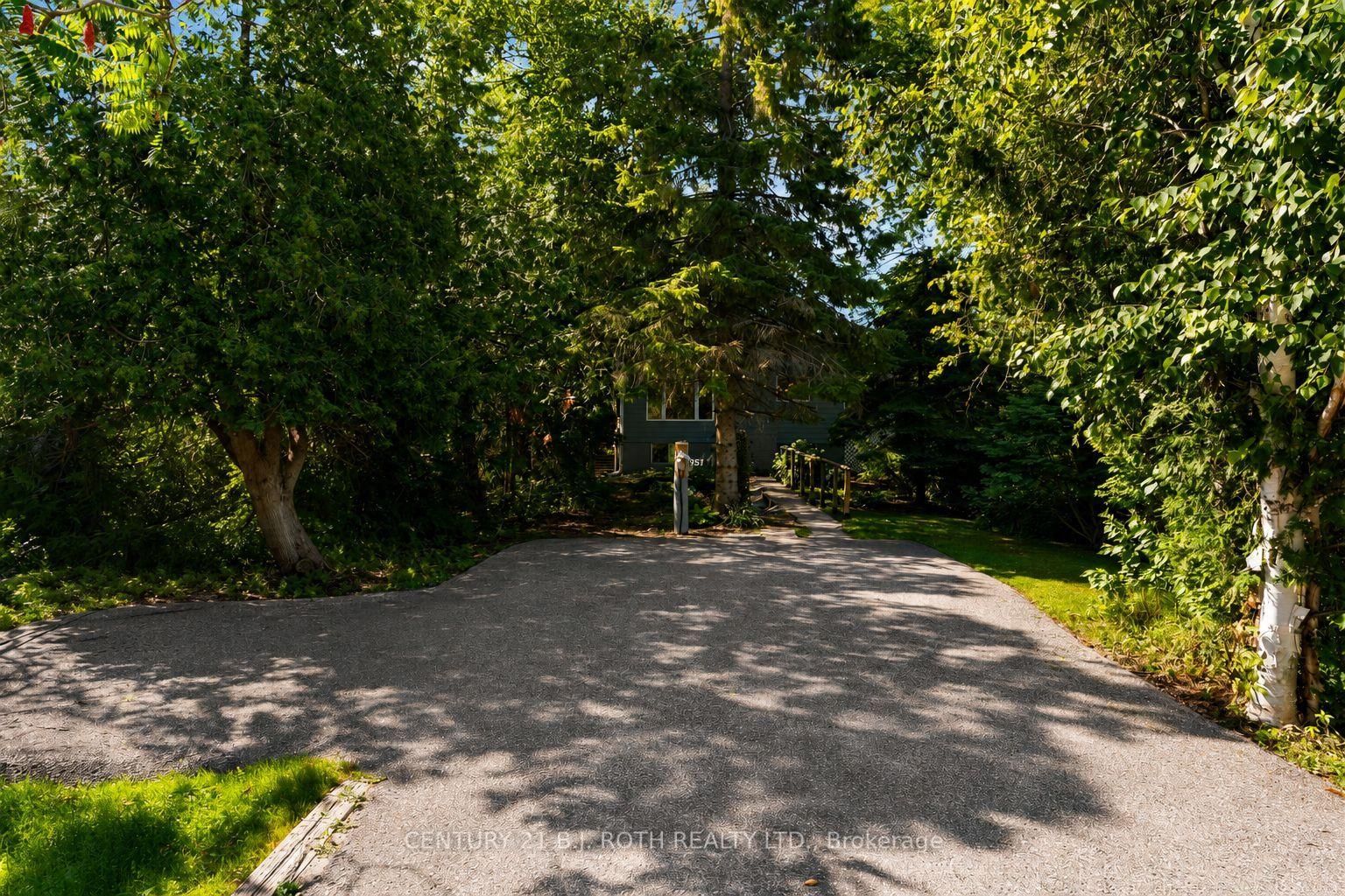 957 7th Line • Innisfil, ON photo 2