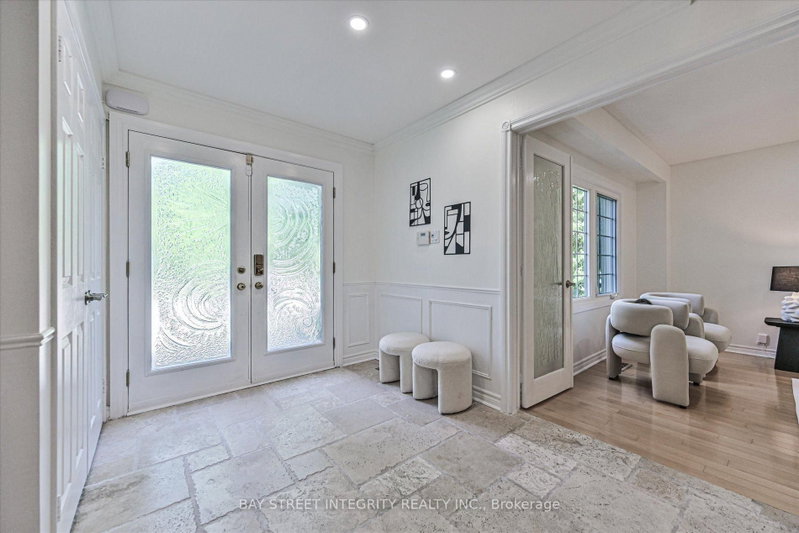 151 Old Surrey Lane