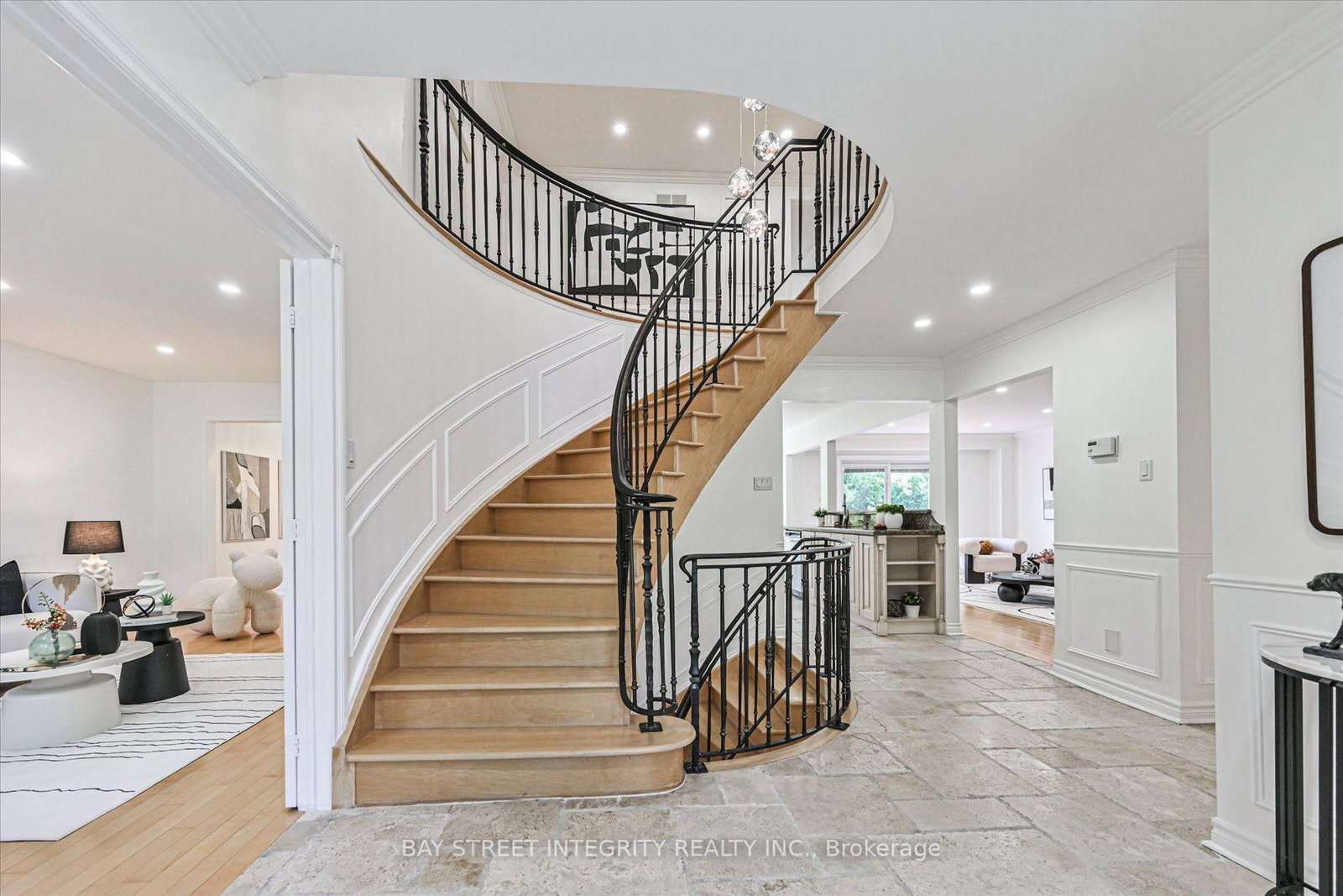 151 Old Surrey Lane • Richmond Hill, ON photo 4