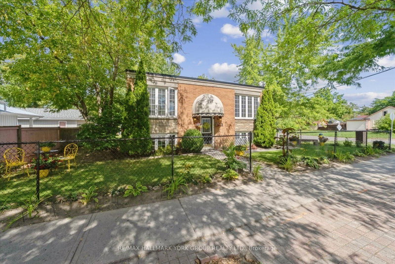 948 Lake Dr E photo 3