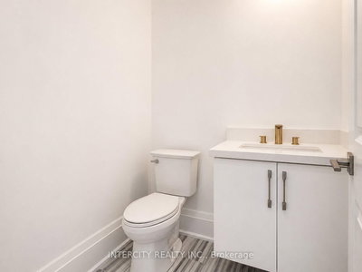 16 Creedmore Court • Vaughan, ON photo 8