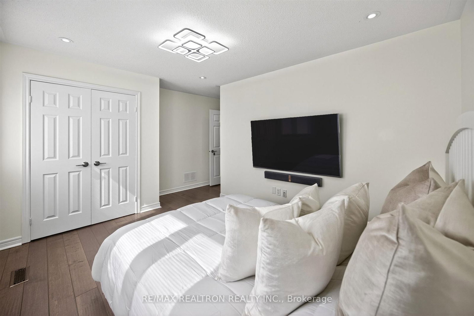 5 Yvonne Place • Aurora, ON photo 37