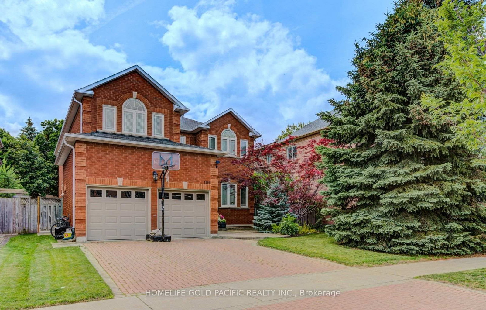 101 Clarendon Drive • Richmond Hill, ON photo 2