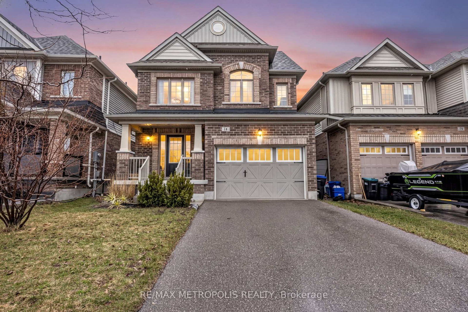 16 Treetops Boulevard • New Tecumseth, ON photo 2