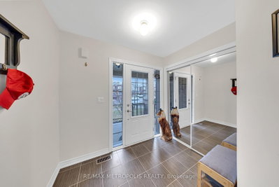 16 Treetops Boulevard • New Tecumseth, ON photo 4