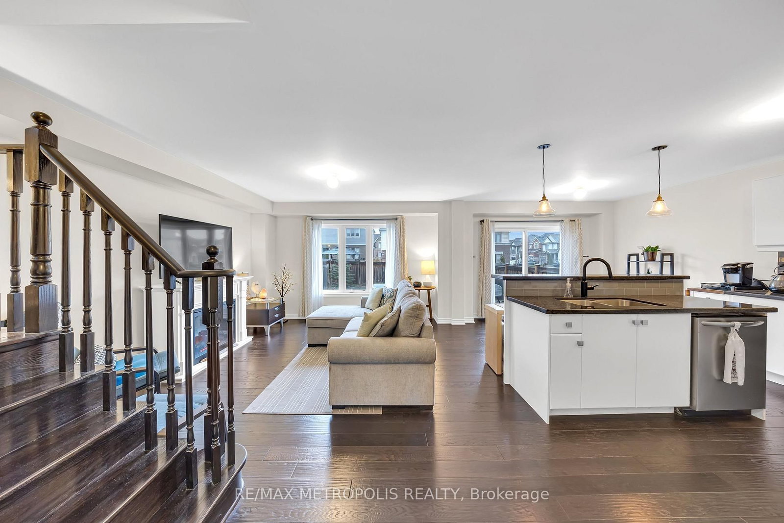 16 Treetops Boulevard • New Tecumseth, ON photo 6