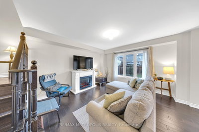 16 Treetops Boulevard • New Tecumseth, ON photo 8