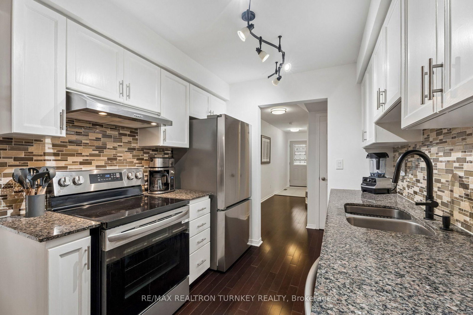 844 Playter Crescent • Newmarket, ON photo 17