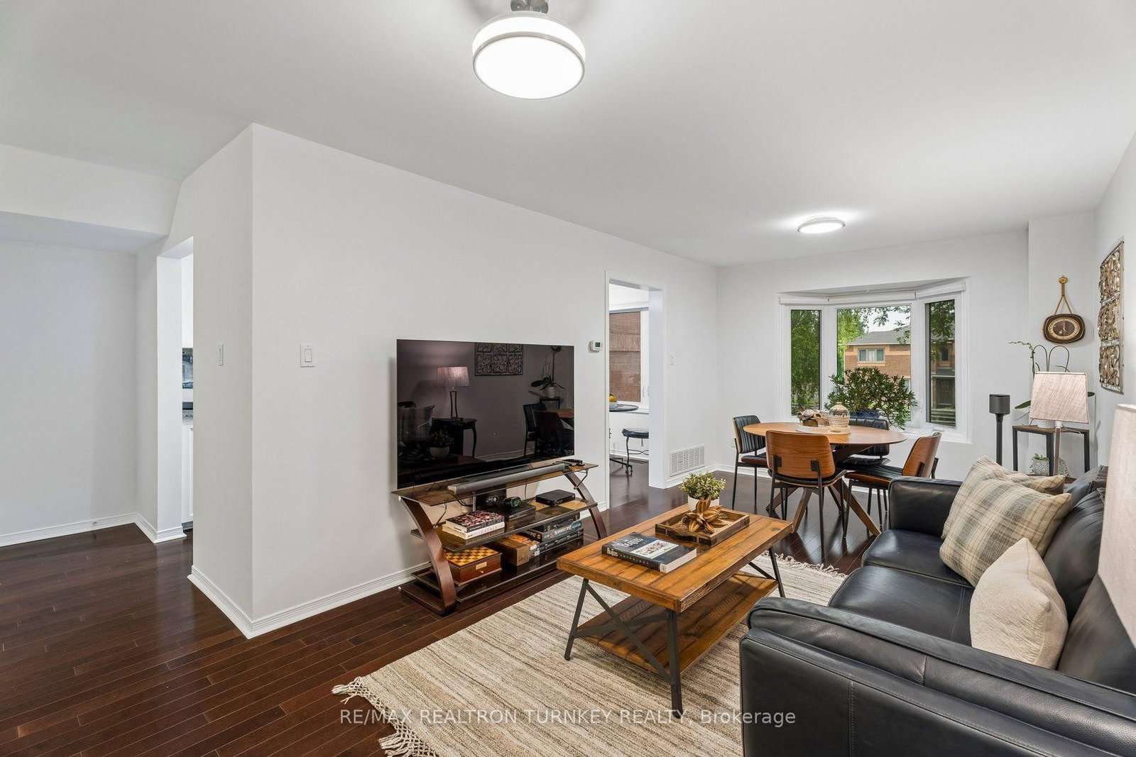 844 Playter Crescent • Newmarket, ON photo 8