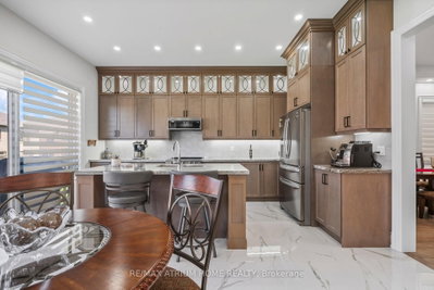 71 Silk Twist Drive • East Gwillimbury, ON photo 9